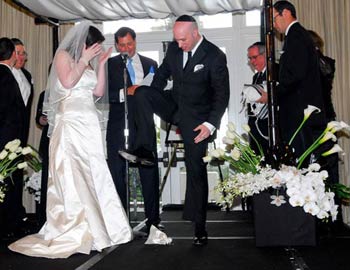 Breaking Of The Glass Reform Wedding Rabbi